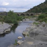 Der Fluss bevor er in die Schlucht fließt Der Fluss bevor er in die Schlucht fließt
