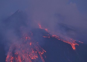 Etna-nuova-eruzione-1-aprile-2012-300x213