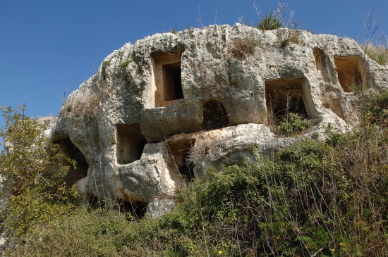 pantalica, tombs, necropolis