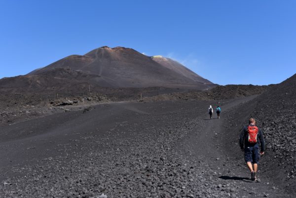 Die Asche und Lava des Ätna