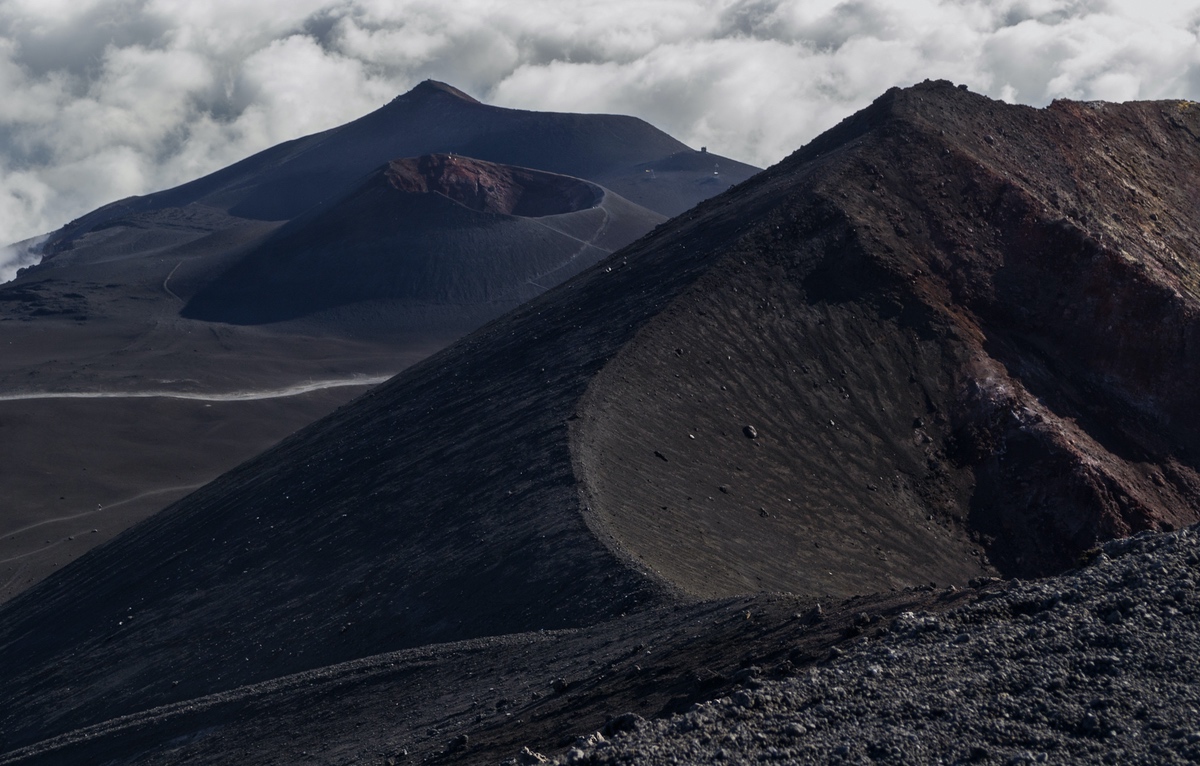 Die Asche und Lava des Ätna